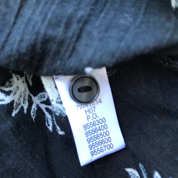 🌸 VGUC LUCKY Brand Top Sz XS Black Floral Long Sleeve Button Front Tie Cotton - Picture 8 of 8